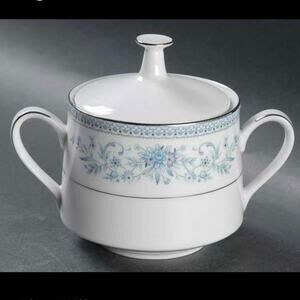 Noritake Blue Hill Sugar Bowl With Lid Blue Floral Height: 4 1/4 in Cottagecore